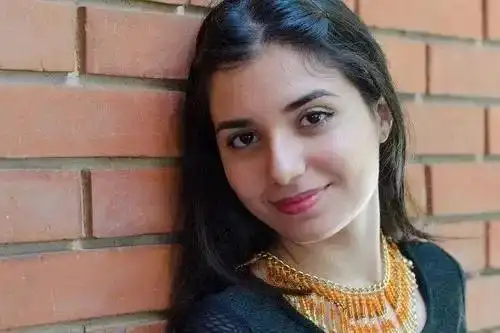 17,传统的苏里南人一般称呼未婚女性为小姐,称未婚男性为少爷,结婚