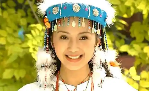 还珠格格剧中的小含香长大了,变成了腿精少女!