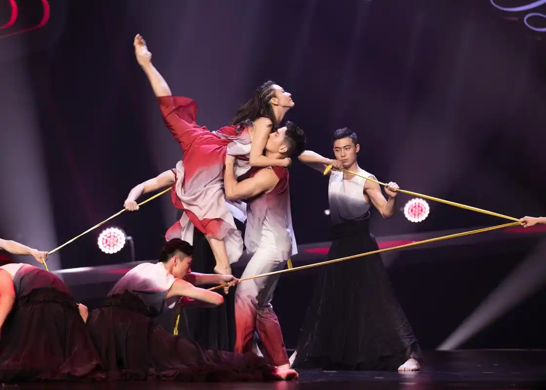 盛一伦新舞林大会 从最初的"舞蹈黑洞"到一路突围晋级,这期间不乏挑战