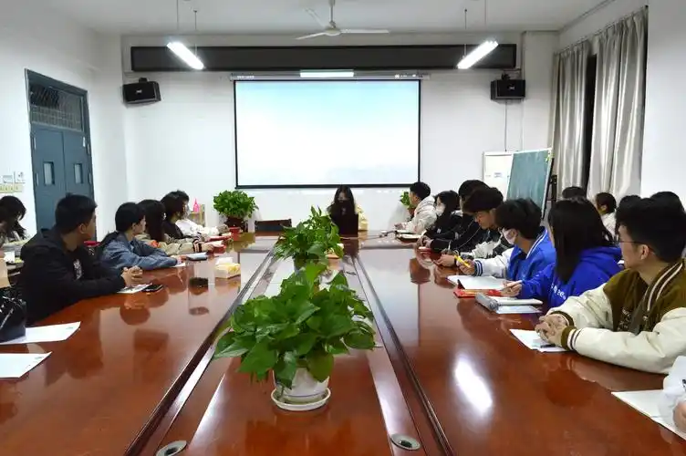 地信学院召开新学期学生干部工作会议