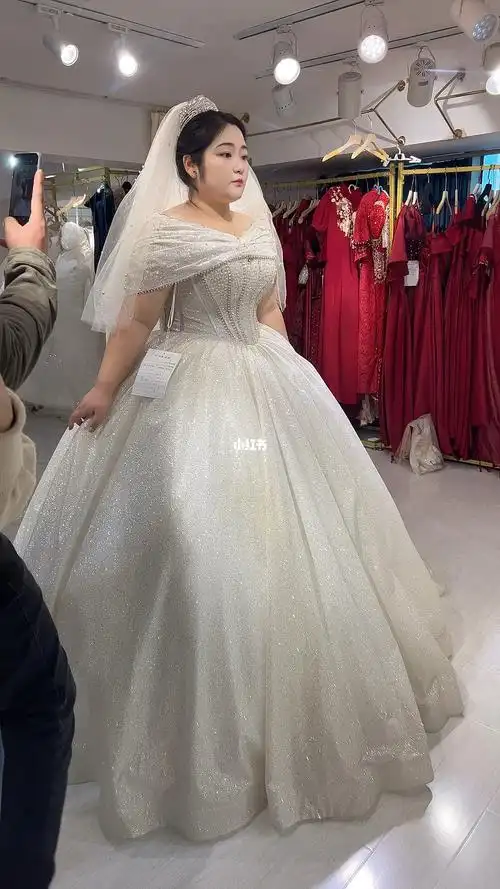 大码婚纱试穿效果