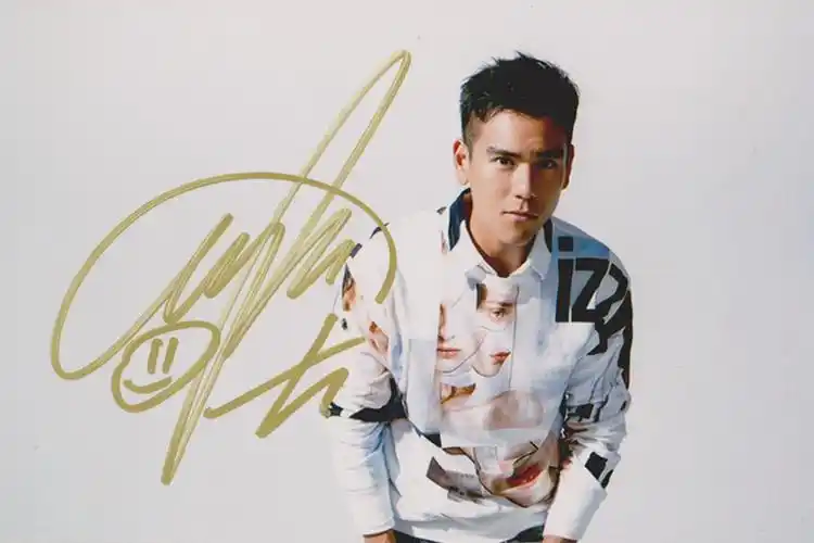 一折明星签名照