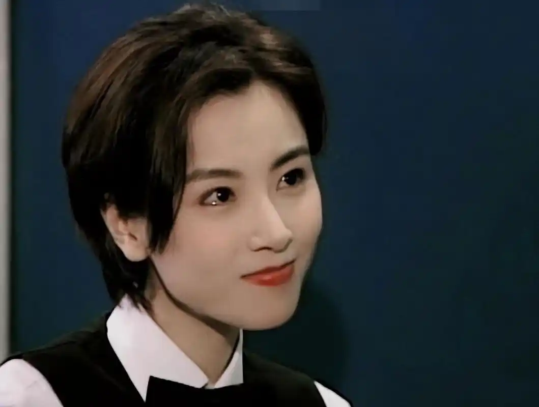 回顾袁洁莹:搭档周星驰郭富城古天乐,被刘銮雄抛弃退圈,后来咋样