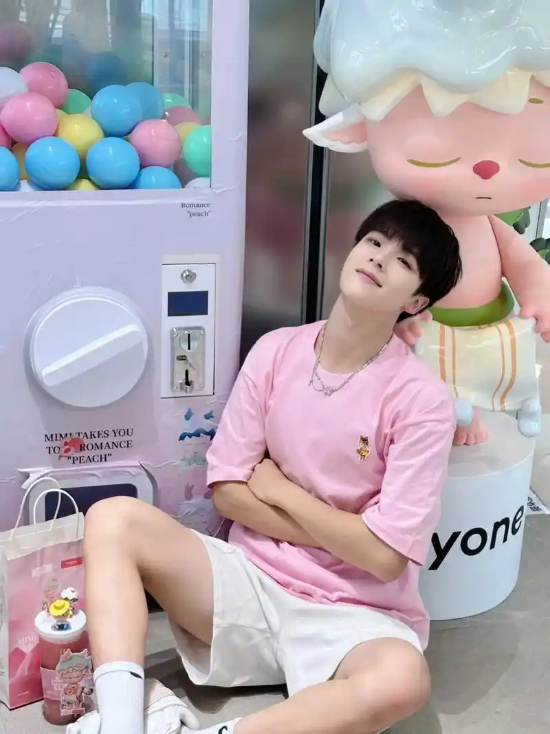 趁年少如花尽情地绽放.#阳光男孩 #小奶狗男友 #干净男孩# - 抖音