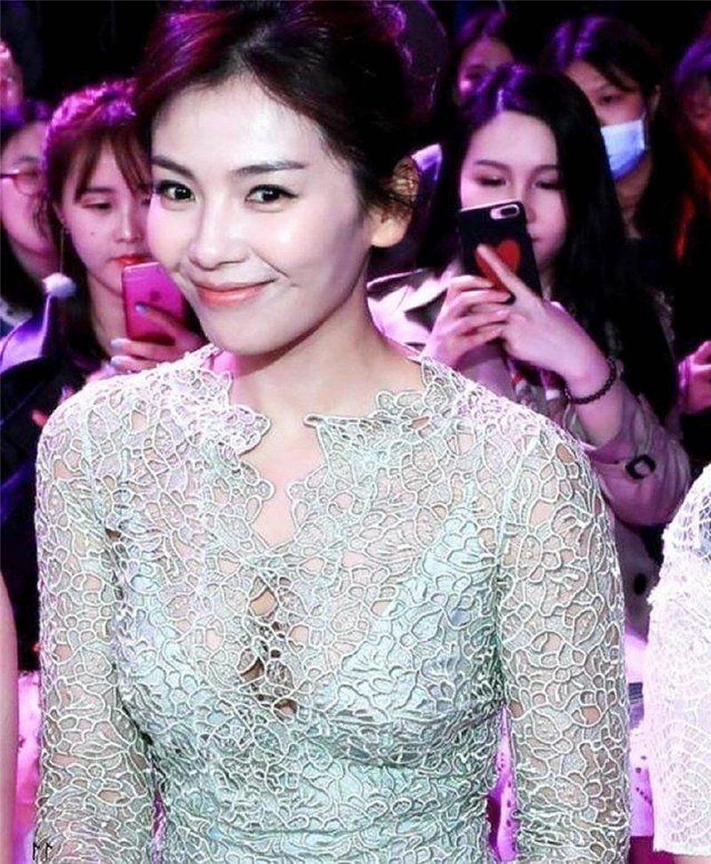 39岁的刘涛镂空透视装引爆全场!网友:惊艳全场!美美哒