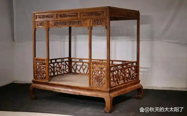 架子床是我们传统家具床类里面的一个大宗物品,也是所有的家具展会