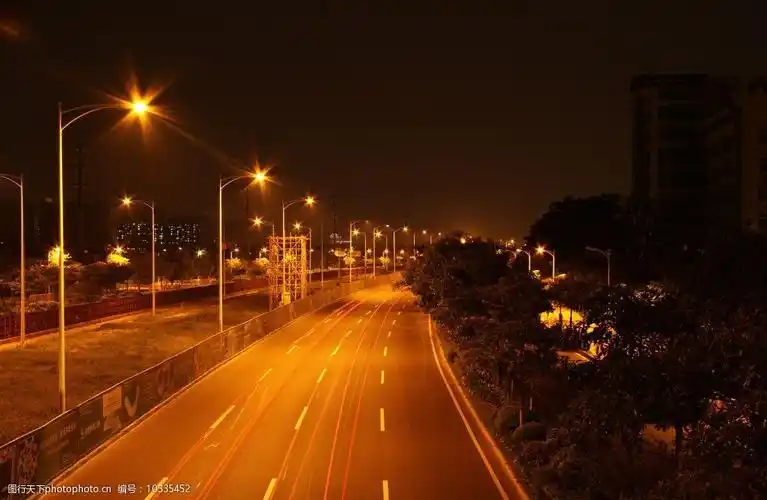 关键词:夜景拍摄 路灯 公路 光线 夜景 照片 建筑景观 自然景观 摄影