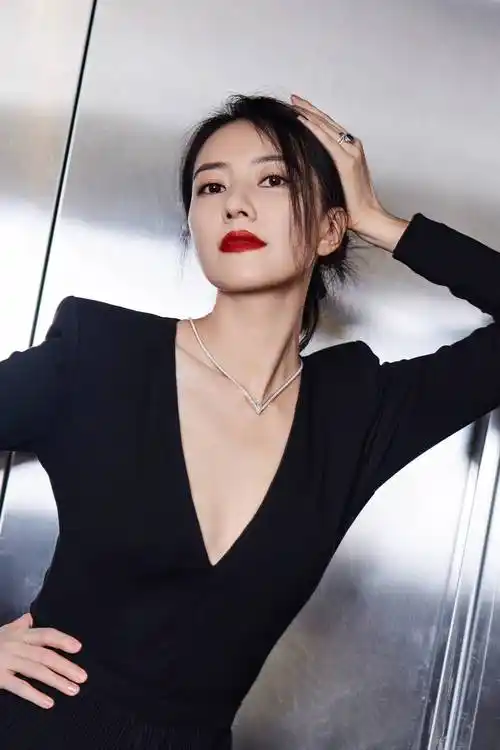 高圆圆,真的是很难让人想到,她今年竟然已经43岁了,不管是美貌还是