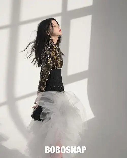 孙怡时尚质感大片曝光反转魅力诠释冷系复古风