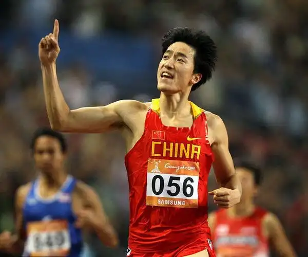 刘翔苏炳添梦幻联动两代飞人的惺惺相惜