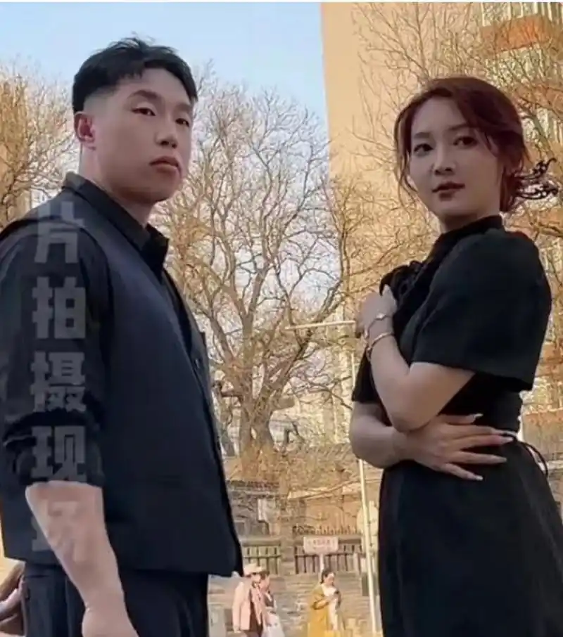 德云社烧饼老婆晒了一组夫妻俩拍得写真照片!