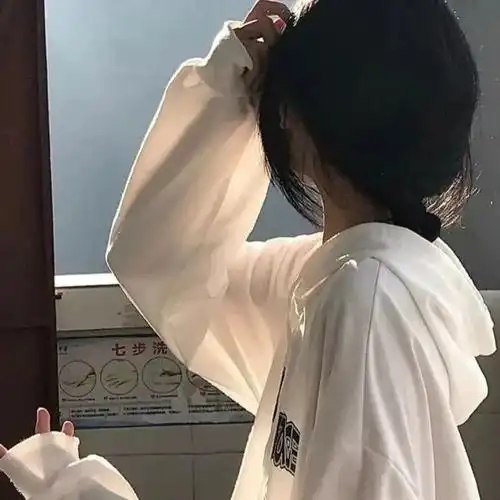 有哪些极致好看的不露脸背影女生头像