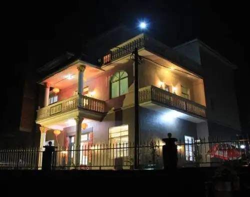 30万江西农村自建房,一到晚上房子全村最霸气