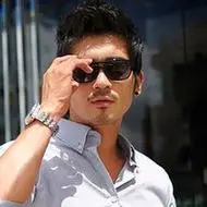 小胡子男生头像成熟稳定戴眼镜小胡子的男人