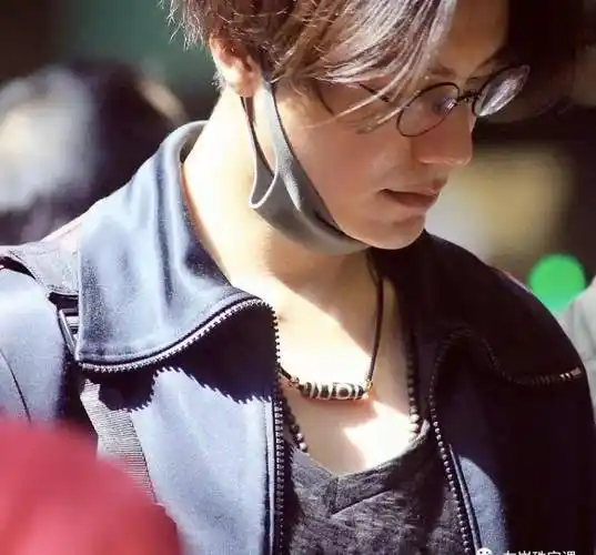 左岩:宁静,丁真,陈坤等明星们都在佩戴的天珠穿搭合集_寓意_天地_气质