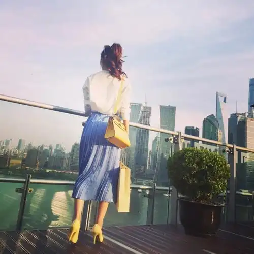 背影女头像by李倩