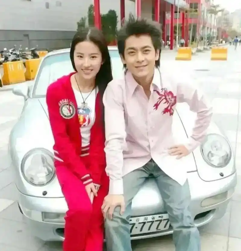 这张照片20岁了! 这就是小时候的林志颖和林心如