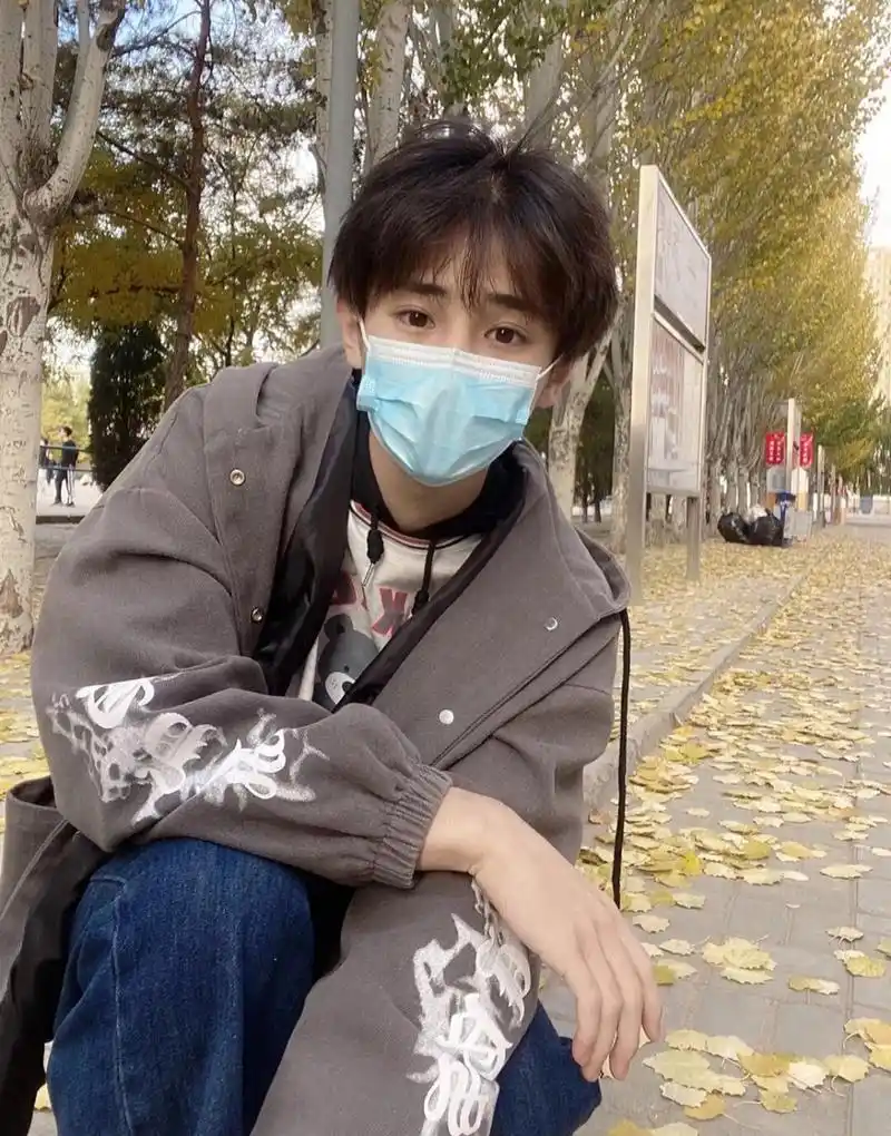 男生发型碎盖微分 一款简单易打理的碎盖微分发型!