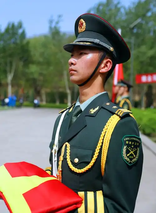 太原理工大学现代科技学院国旗护卫队风采