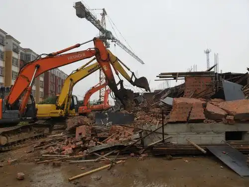 水泉村违法建筑拆除现场纪实.