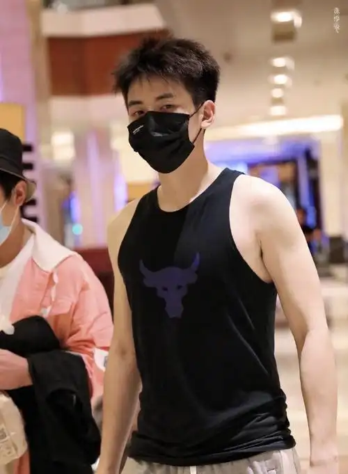 任豪肌肉线条好绝##年轻人追星蓝皮书