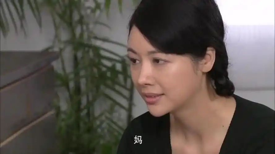 乡里彩虹城里雨乡下妹跟姐妹喝酒在陌生别墅醒来看到人吓懵