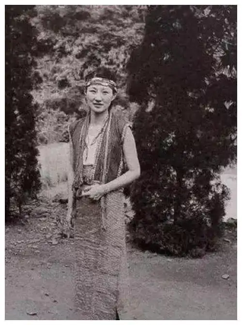 张学良亲手拍摄的赵四小姐老照片,像极了现代一个女明星|少帅_网易