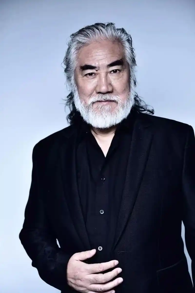 原创70岁张纪中晒与39岁娇妻生活惹热议网友畸形家庭