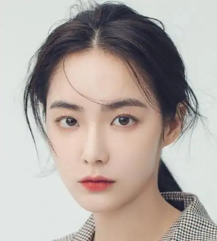 韩国最新整容模板高允真精致的五官普通人靠化妆能拥有吗