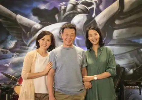 他是娱乐圈老戏骨,娶两个老婆同住一户和平共处,今65岁直言太累