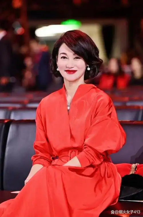 惠英红,是一位知名的香港女演员,她出生于1962年11月4日的中国香港.