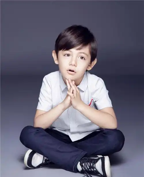 在众多明星宝贝里面,刘烨与法国妻子安娜所生下的一对儿女,绝对是让人