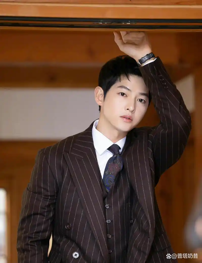 宋仲基与英国人恋爱,杨颖的手机壳是别烦,王宝强陈思成李晨同框