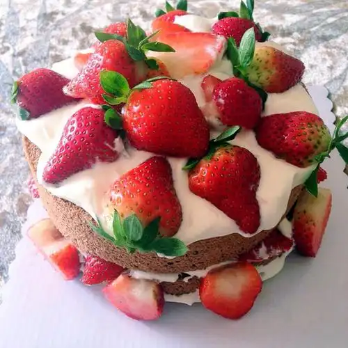 佐边﹎°做的草莓裸蛋糕