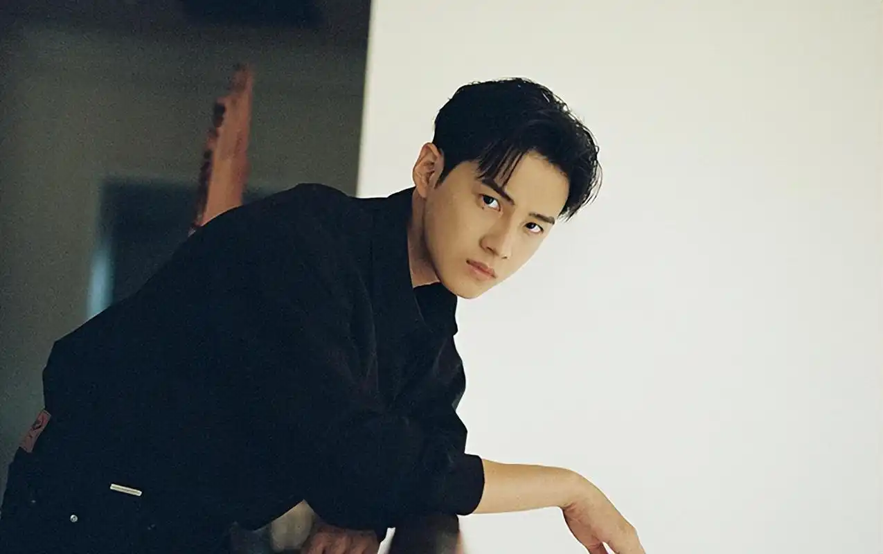 者古子成,是出道4年的新人演员,长相被网友称为撞脸刘昊然,身高178cm