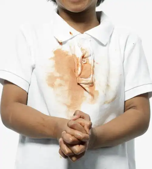 活了20多年才知道:热水中放点"盐",脏衣服一泡干净又卫生