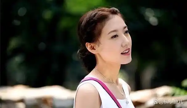 高圆圆的长相,非常得相似,所以有很多人会把两人对比,但高露并不在乎