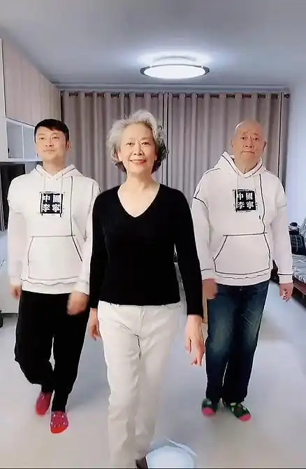 印小天父亲临终前他编织善意谎言虚构女友欺骗父亲