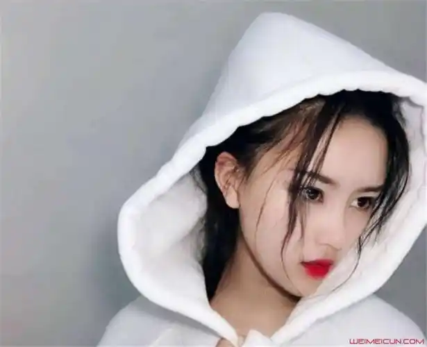 两个人在抖音上面翻唱了很多的音乐作品,拥有了一定的人气之后,两个人