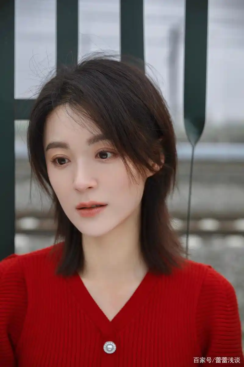 "阿秀"毛林林红色裙子真好看,这个颜值,直接爱住了