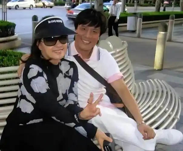 回顾刘晓庆前夫阿峰我不是一个好丈夫但余生我想做个好爸爸