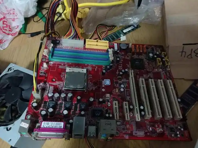 金河田主板n1996,2006年生产,昨天运行win732位时开机拔了pci线(显卡