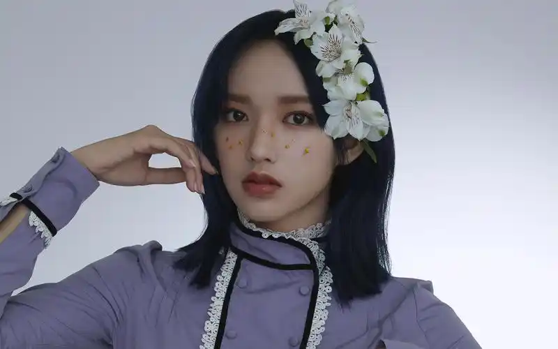 程潇花瓣妆容高清桌面壁纸