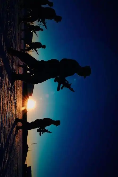 冰天雪地中的热血军人,帅!