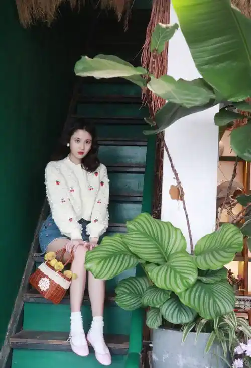 张慧雯牛仔短裤美腿甜美生活照_张艺谋_网友_眼光