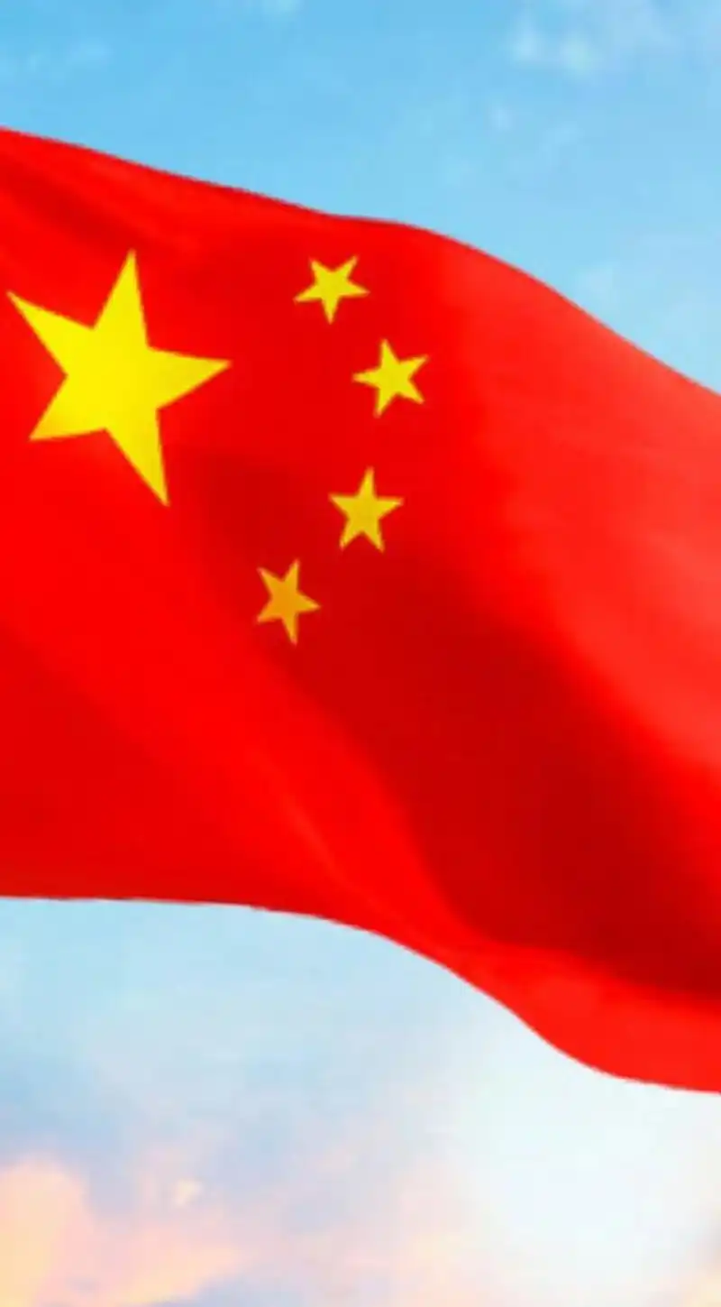 图片来于网络,党旗飘飘鲜花艳,歌声阵阵入云霄.七月一日党生日 - 抖音