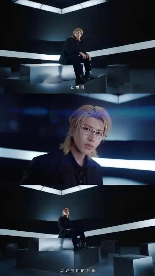 蔡徐坤金发 眼镜的含金量谁来懂一下,再配上一身黑