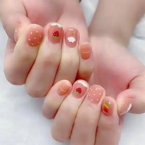 短指甲的美甲款式特别适合学生党和上班族哦