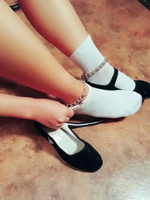 穿布鞋(作者正圆)