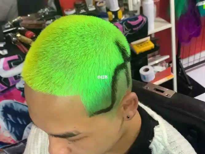 夜光染发颜色染发染发涂鸦圆寸染发西安